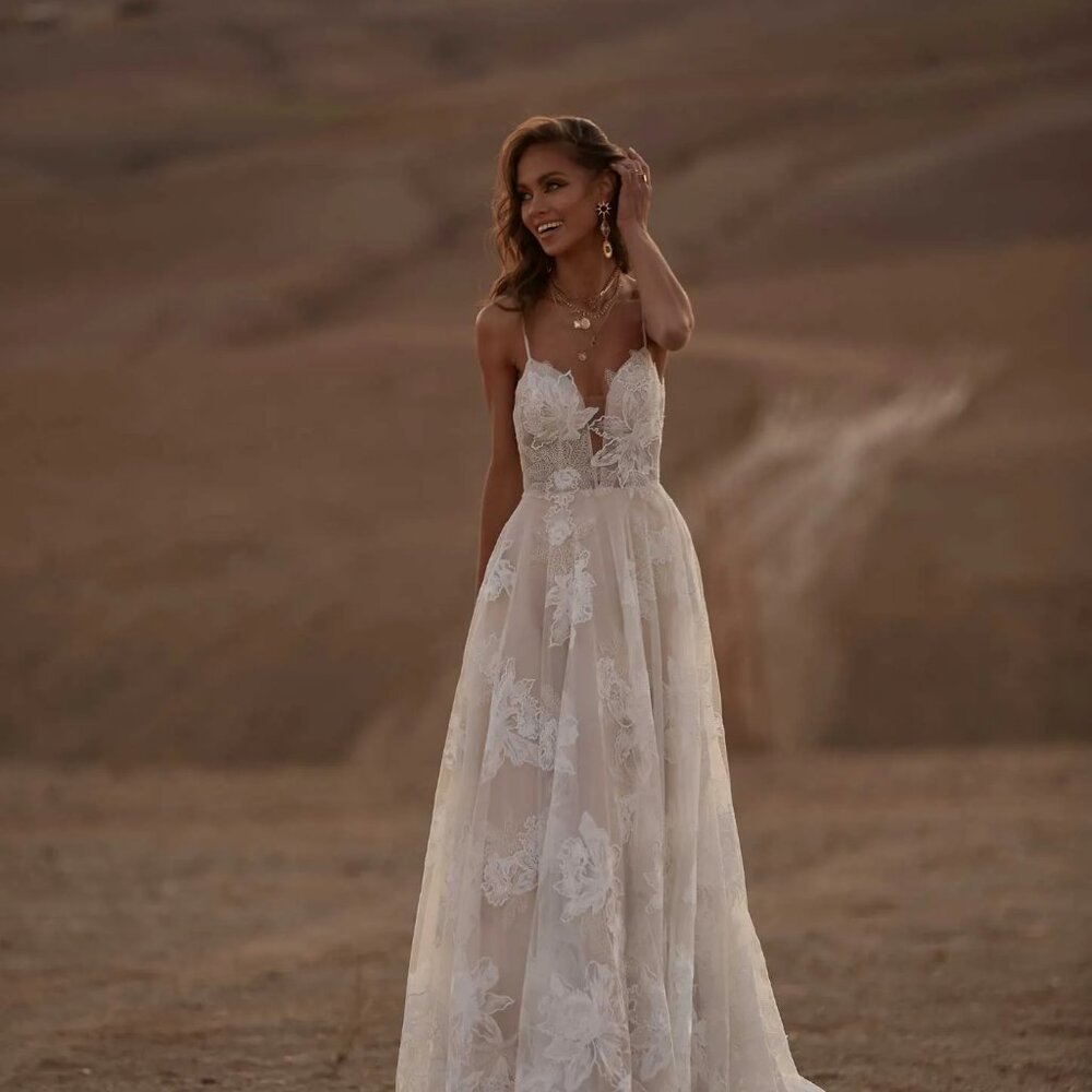 Wedding dress - Picture 5 of 6
